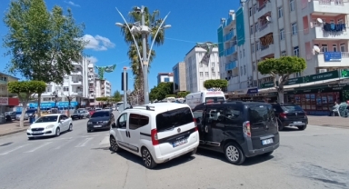 Kırmızı ışıkta geçti... Kaza geliyorum dedi