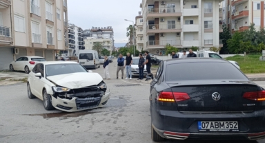 Kontrolsüz kavşakta kaza