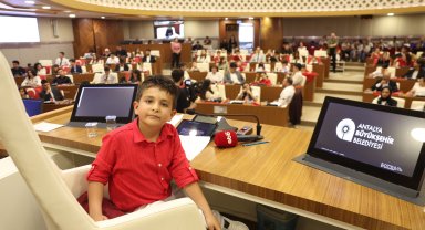 Meclis salonu çocuk sesleriyle şenlendi