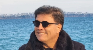Meslektaşlarının omuzlarında son yolculuğuna uğurlandı