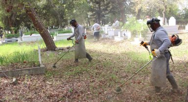 Mezarlıklarda bakım onarım çalışması