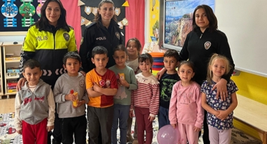 Miniklere polis ziyareti