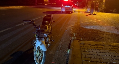 Motosikleti bırakıp kaçtı