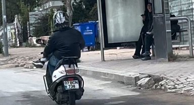 Motosiklette tehlikeli yolculuk