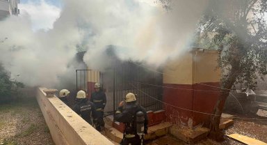 Müstakil ev yandı