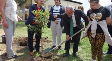 Otizmli gençler ve lise öğrencileri el ele fidan dikti