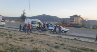 Park halindeki araca çarptı: 1 yaralı