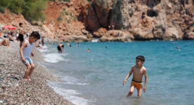 Sahile akın ettiler