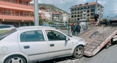 Aydınlatma direğine çarparak durabildi