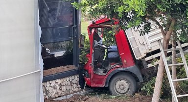 Bahçeye uçtu!