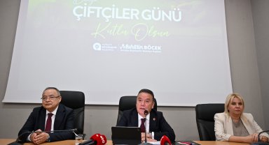 Başkan Böcek çiftçilerle bir araya geldi