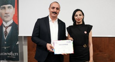 Başkan Kotan kadınlara sertifikalarını verdi