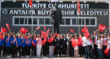 Büyükşehir Belediyesi'nde 19 Mayıs coşkusu törenle başladı