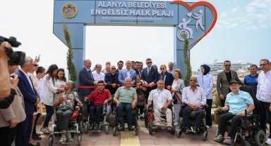 Engelsiz halk plajı hizmete açıldı