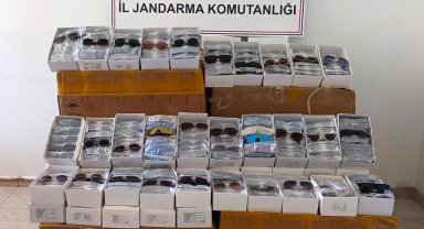 Gazipaşada'da 15 bin kaçak güneş gözlüğü ele geçirildi