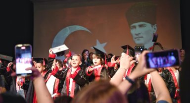 Konyaaltı kreşlerinin minikleri kep attı