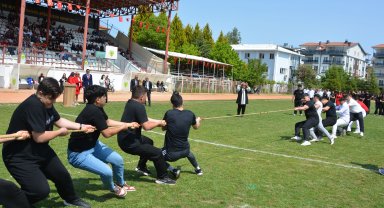 Korkuteli'de 19 Mayıs bayrak gösterisi ve yarışmalarla kutlandı