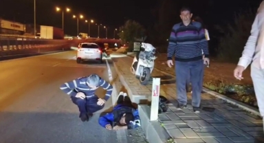 Motosiklet devrildi, sürücü yaralandı