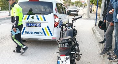 Motosiklet sürücüsüne çarpıp darbeden sürücü yakalandı