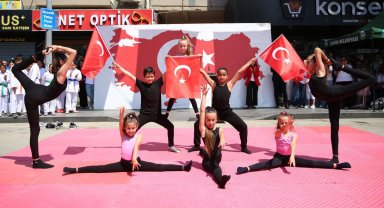 Öğrencilerden renkli 19 Mayıs kutlaması