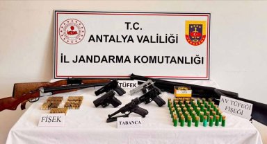 Ruhsatsız silah ele geçirildi