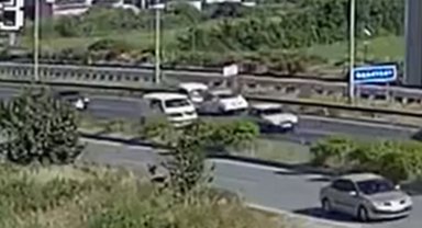 Yolda aniden durunca kazaya neden oldu