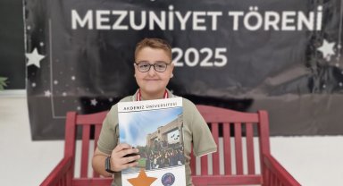 19 saat kaldığı enkazda kolunu kaybeden Üstün'ün hayali pilotluk