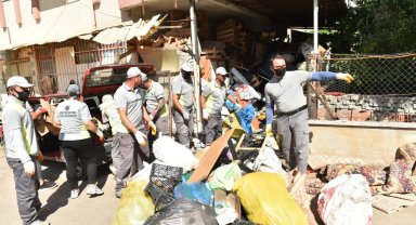 6 katlı binadan bu kez 20 kamyon çöp çıktı