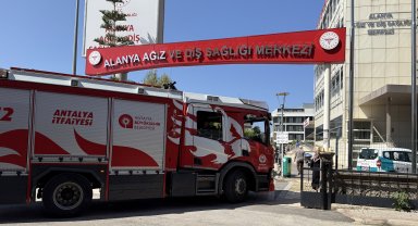 Ağız ve diş sağlığı merkezinde yangın çıktı, bina tahliye edildi