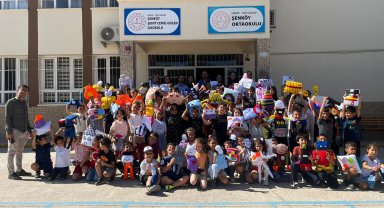 Akdenizli öğrenciler depremzede çocukların hayallerine dokundu