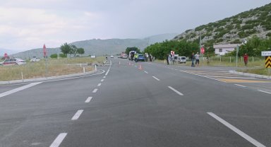 Antalya'da otomobil ile hafif ticari araç çarpıştı: 1 ölü, 3 yaralı