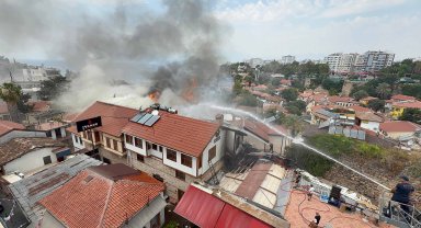 Antalya'da tarihi Kaleiçi semtinde yangın
