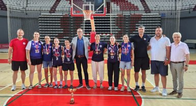 Büyükşehir, Antalya Basketbol Yerel Ligi Büyük Kadınlar kategorisinde şampiyon oldu