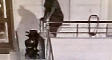 Hırsızlığa geldi, dengesini kaybedip düştü