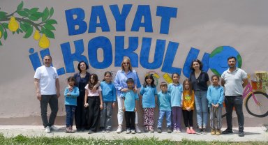 İlkokulun duvarları sanatla renklendi