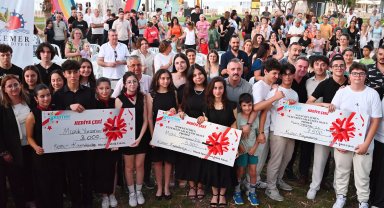 Kemer'de liseler arası müzik yarışması