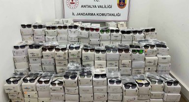 Kepez'de 16 bin kaçak güneş gözlüğü ele geçirildi