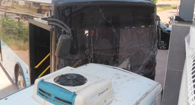 Kontrolsüz kavşakta kaza: 3 yaralı