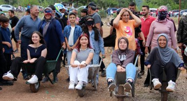 Kumluca'da renkli şenlik