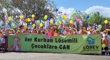 Lösemili çocuklar için kortej