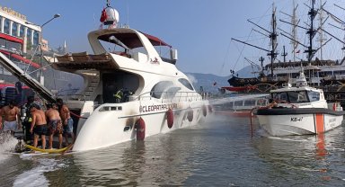 Lüks tekne yandı