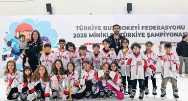 Minik hokeycilerden büyük başarı