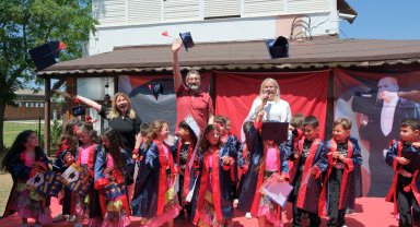 Miniklerin mezuniyet coşkusu