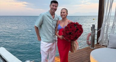 Polonyalı forvet Lewandowski ailesiyle Antalya'da tatilde