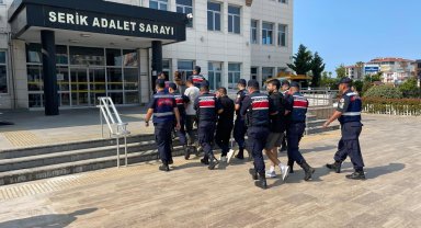 Serik'te aranan 4 şüpheli yakalandı