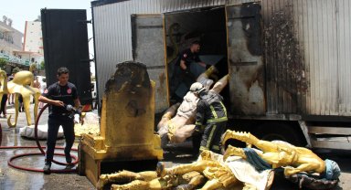 Serik'te, park halindeki kamyonda yangın