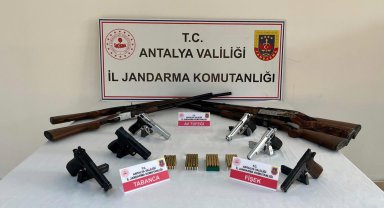 Serik'te ruhsatsız silah operasyonu