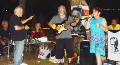 Şiir severler plajda buluştu