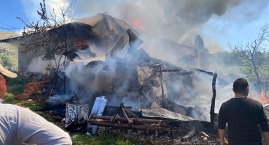 Tek katlı evin kullanılamaz hale geldiği yangında, 2 küçükbaş hayvan öldü