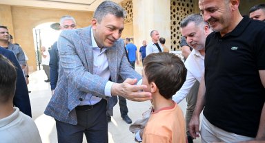 Vali Şahin, kamu görevlileri ve vatandaşlarla bayramlaştı